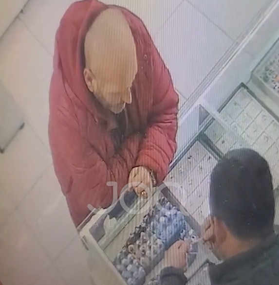  E shiti si flori  por doli argjend i larë   pronari  Kthe paratë mbrapsht 