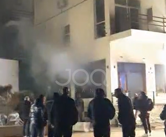 Përfshihet nga flakët një restorant në Durrës  U dogj plotësisht 