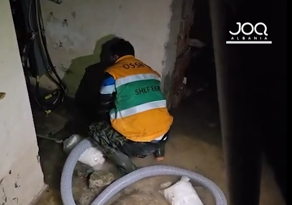 “Kanë punuar me shpirt”, qytetari falenderon punonjësit e OSHEE në Durrës