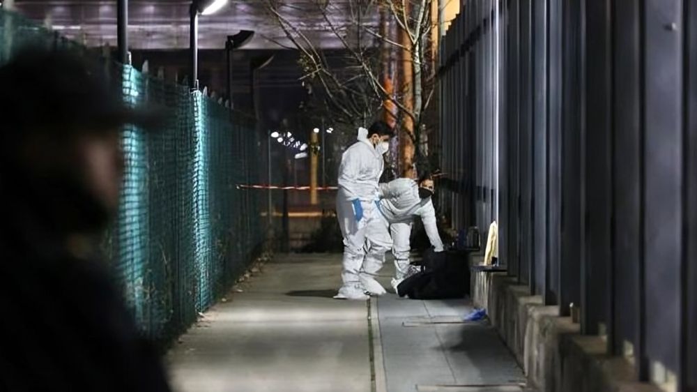 Vritet drejtuesi i trenit në stacionin e Bolonjës, u godit me thikë në bark