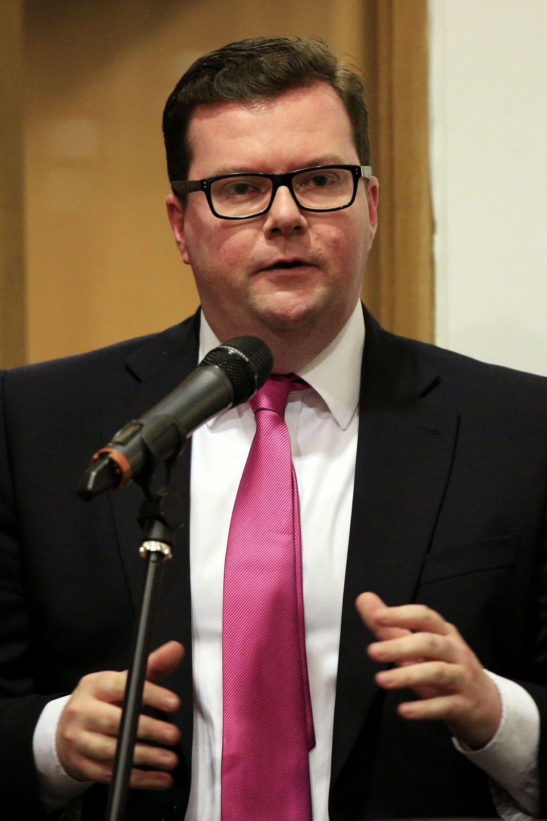 U akuzua për ngacmim seksual  ish deputeti britanik pritet të dalë para drejtësisë