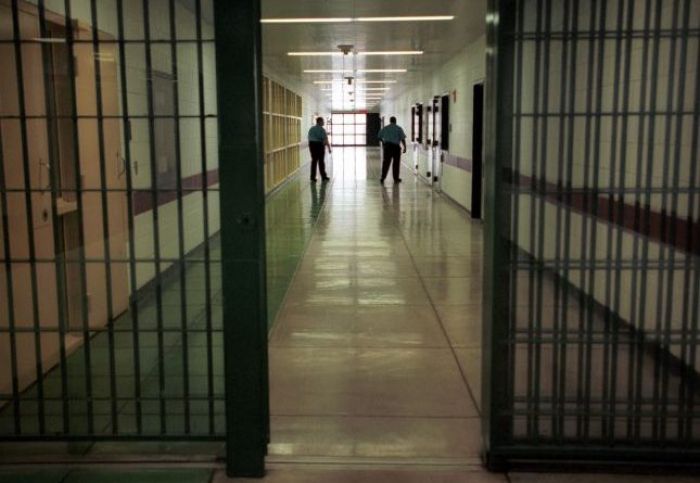  Futën narkotikë në burgun e Elbasanit  gjykata lë në burg efektivin dhe dy bashkëpunëtorët 