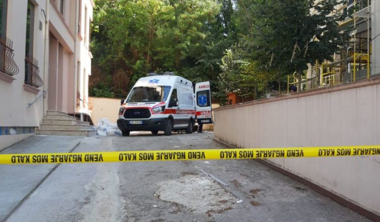 30 vjeçarja në Tiranë hidhet nga kati i tretë i pallatit  vuante nga depresioni