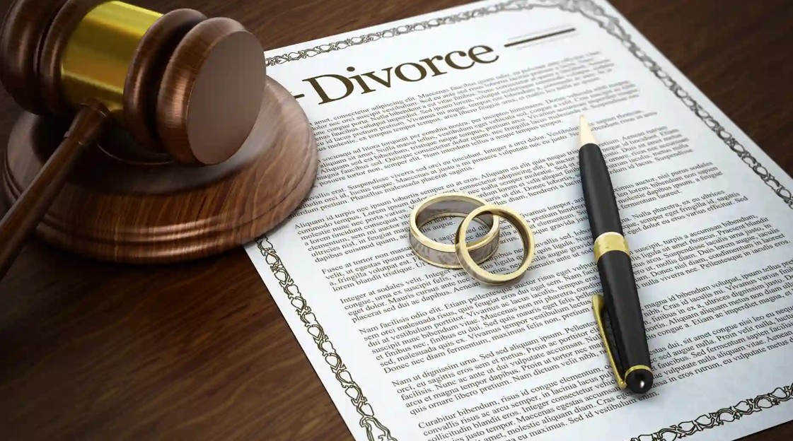 Shqiptarët po martohen gjithnjë e më pak  po divorcohen më shumë 