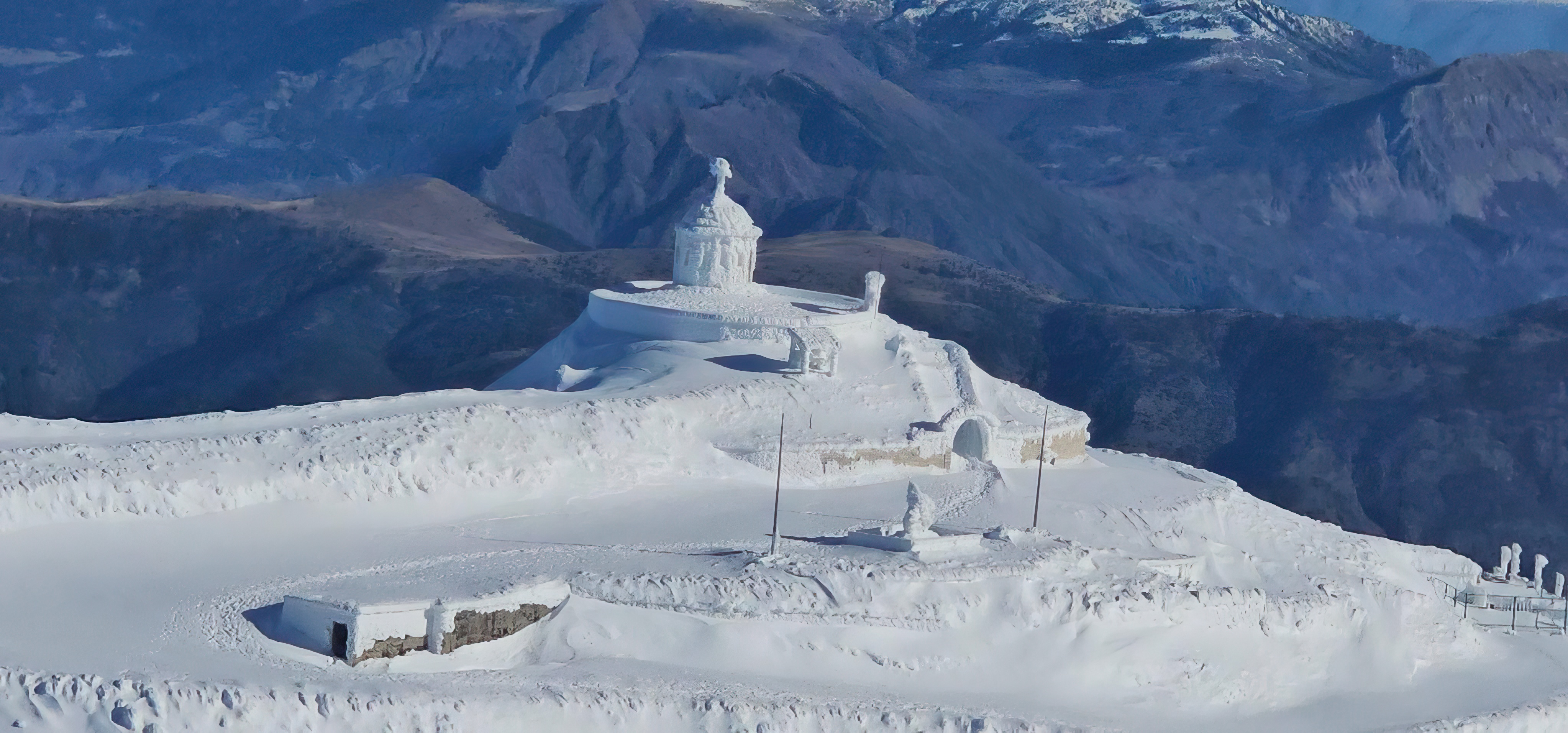 Mrekullia e dimrit mbi Tyrbjen e Abaz Aliut në Tomorr  Borë dhe magji