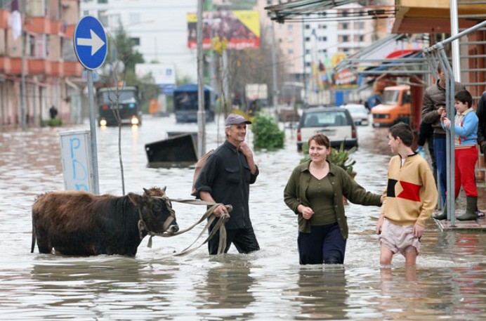 Edhe sot rrebeshe të forta, erë e fuqishme dhe det i trazuar! Zonat e rrezikuara nga përmbytjet