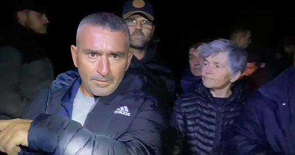 Po na mbytin   banorët e Çiflikut shpërthejnë në protestë  Bashkia bllokon kanalin