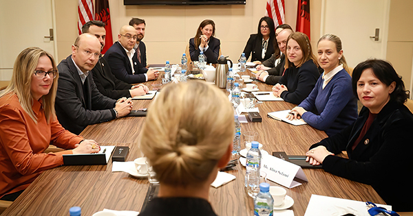 Mesazh i fortë nga SHBA  Vetëm deputetë  të pastër  në tryezën e ambasadës