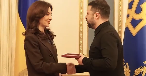 Zelensky gjen kohë mes bombave të dekorojë Spiropalin me Urdhërin e Princeshës