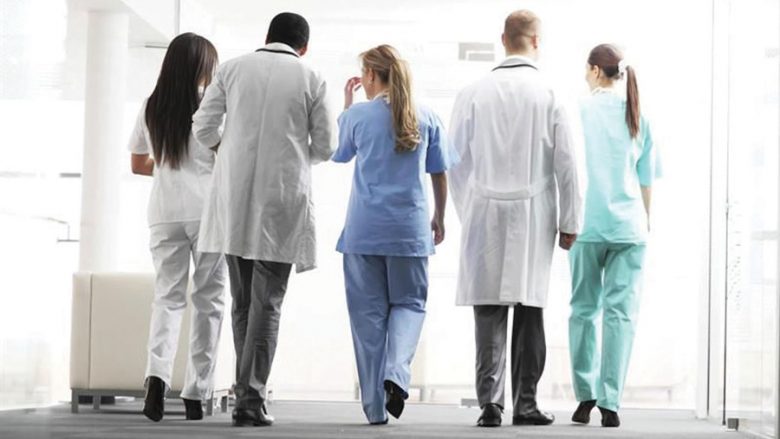 Sot data 19 janar, mjekët dhe infermierët s’kanë marrë ende rrogën e dhjetorit