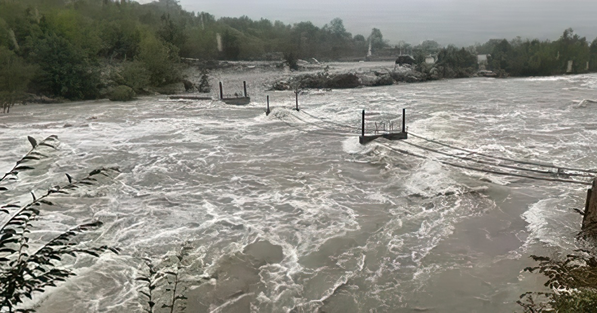 Makina bie në përroin e Klosit  asnjë gjurmë nga shoferi apo pasagjerët