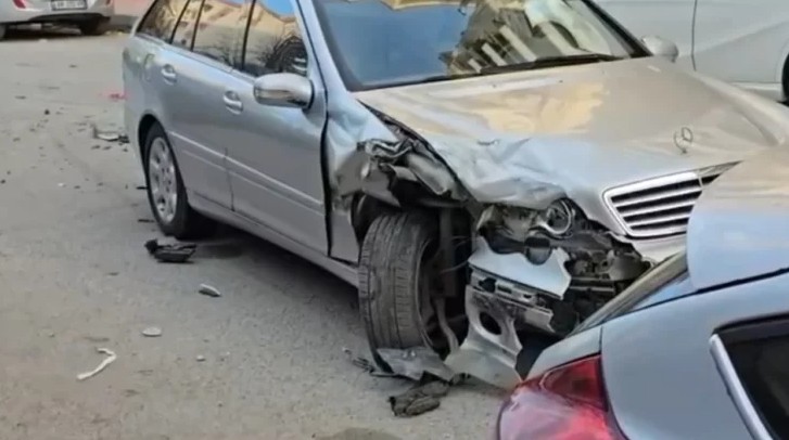 Aksident zinxhir në Vlorë  i riu përplaset me 5 automjete