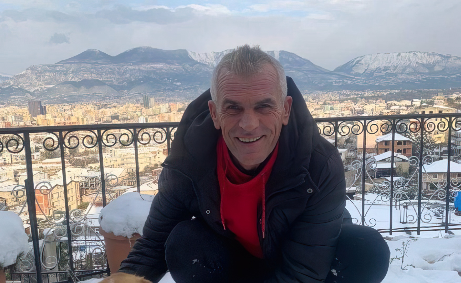 Ndou u godit për vdekje me çekiç nga i riu, sherr kush do kalonte i pari me makinë