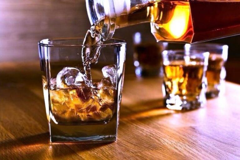 Studim: Konsumimi i tepruar i alkoolit rrit rrezikun për kancer të zorrës së trashë