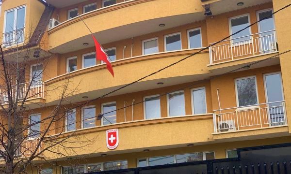Ambasada e Zvicrës në Prishtinë njofton se e ka ndërruar adresën