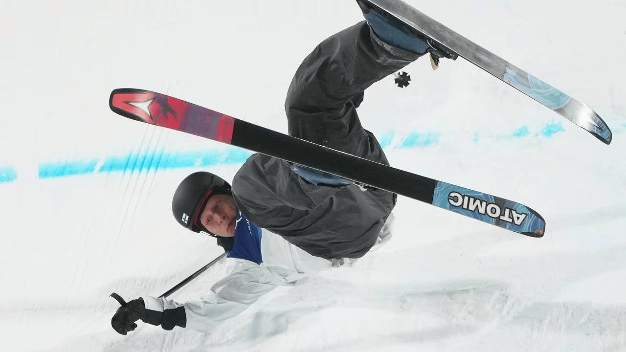 Aksident i frikshëm në Olimpiadë  Sportisti humb ekuilibrin dhe bie pa ndjenja