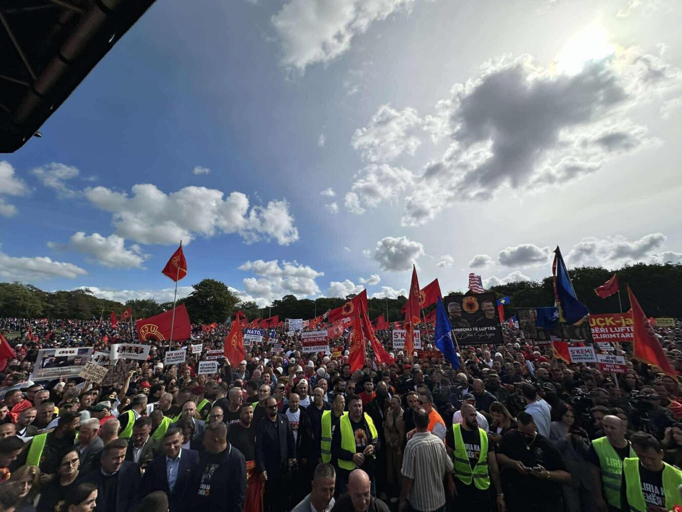 Interes i madh mediatik nga rajoni dhe bota për Marshin “Drejtësi, jo politikë” më 17 shkurt