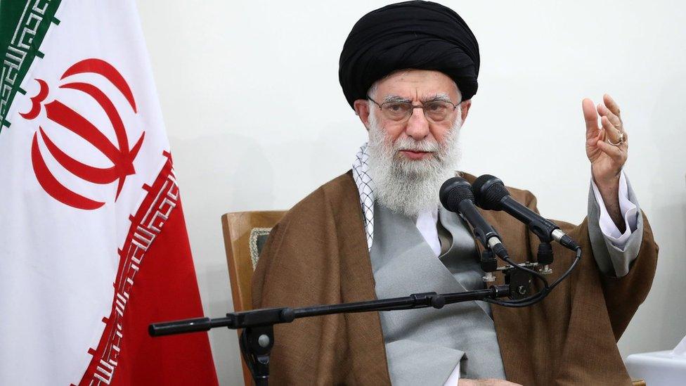 Khamenei humb kontaktet, mediat izraelite: Mund të jetë vrarë!