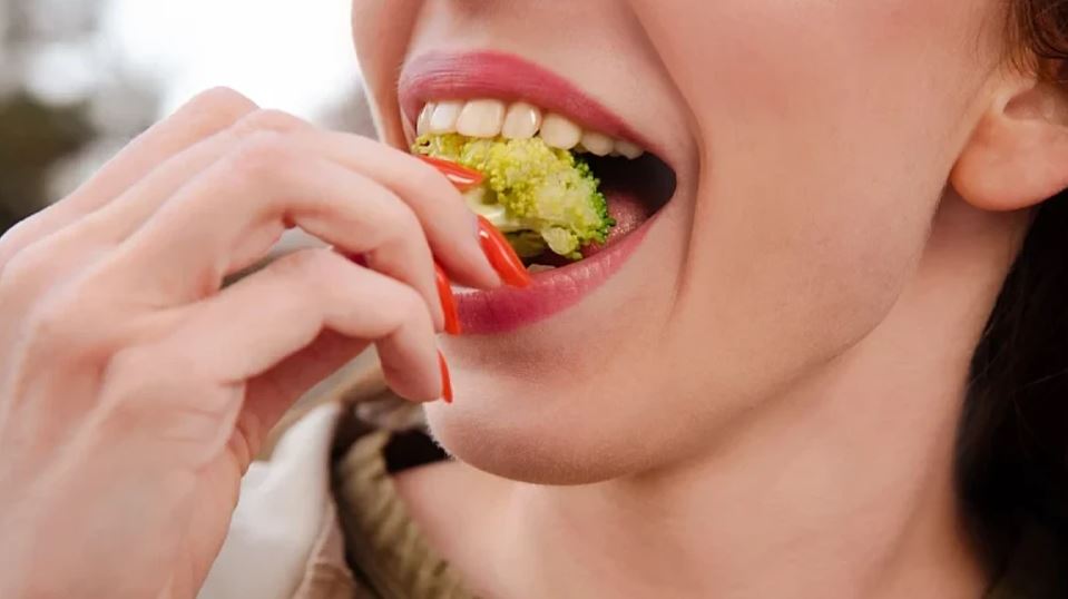 Ushqimet që ju ndihmojnë të eliminoni nikotinën nga trupi juaj, pastroni trupin tuaj