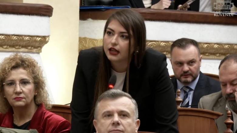 Sara Mila Berishës  Për prapa    tënde po djeg Shqipërinë prej 30 vitesh 