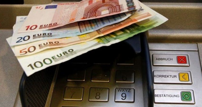 Mbitërheqjet bankare rekord, arrijnë vlerën e 655 milionë eurove
