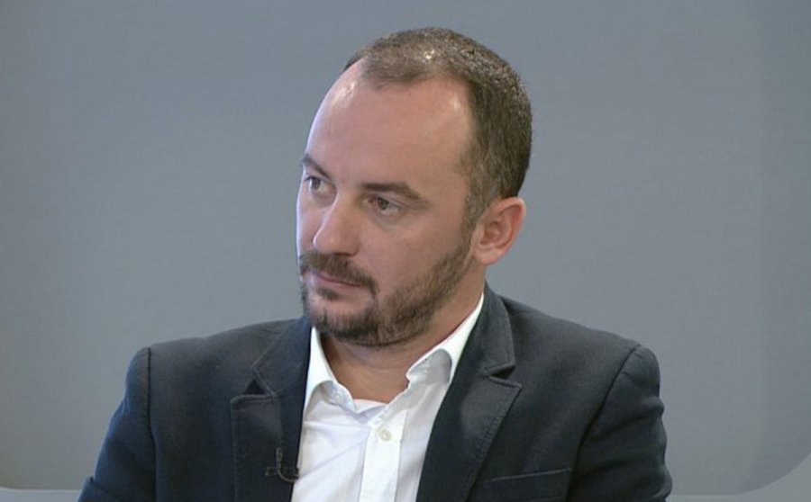 Dardan Molliqaj – Abdixhikut: Servil, shërbëtor i Albin Kurtit