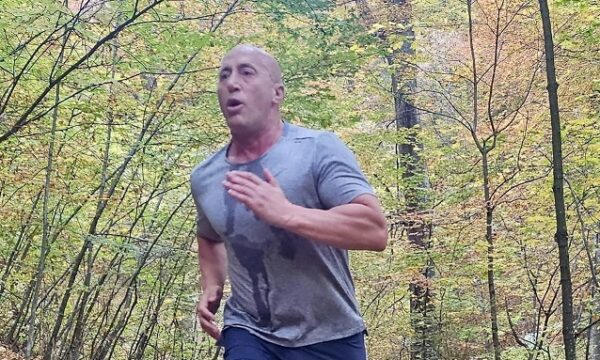 Haradinaj u përgjigjet spekulimeve për shëndetin: Jam në top-formë, e kaloj edhe testin e marinsave amerikanë
