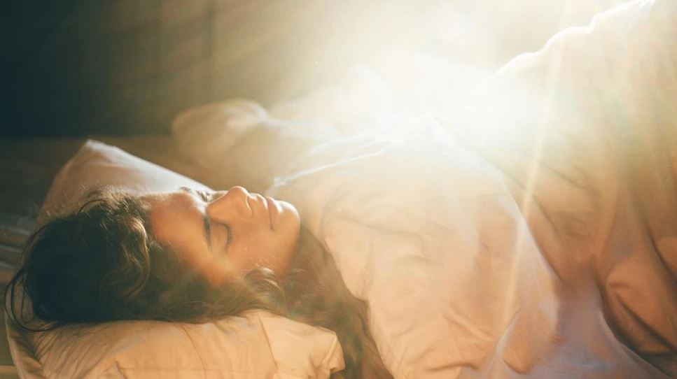 E njëjta ëndërr, natë pas nate? Ja çfarë po ju paralajmëron mendja juaj