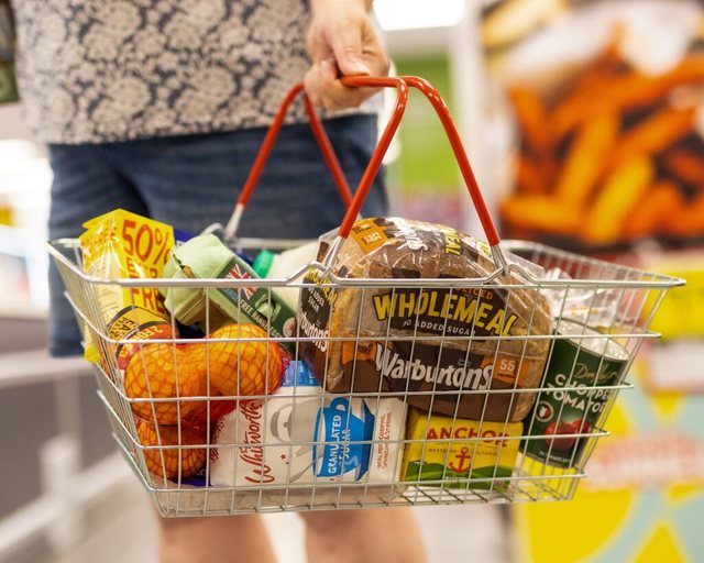 Ulen shpenzimet për veshje e mobilim, rriten për digjitalizimin dhe financat