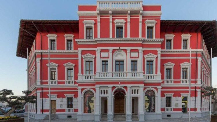 Oficerët e OPGJ 10 orë në Bashkinë e Vlorës  sekuestrohen dosjet dhe kontratat e plazheve