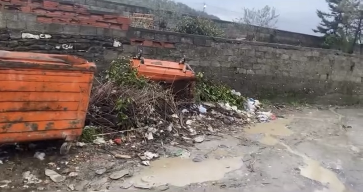 Ankesat e banorëve të Elbasanit mbeten pa përgjigje  Rrugët në gjendje katastrofike