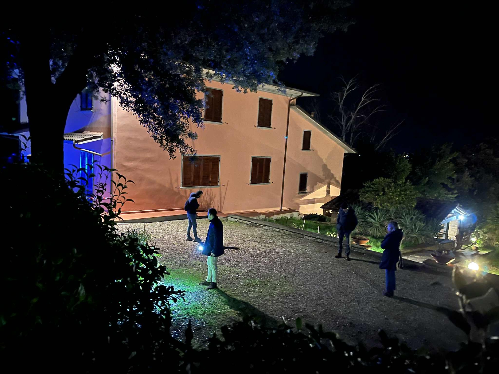 Vjedhja kthehet në tragjedi  Shqiptari humb jetën gjatë arratisjes nga vila ku po vidhte