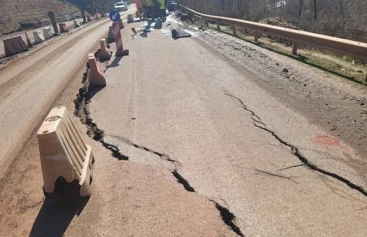 Bllokimi total i aksit Librazhd Pogradec  Prokuroria e Elbasanit regjistron procedim për katër vepra penale