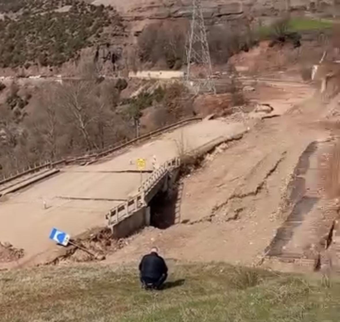 Rrëshqitje masive te  Arrat e Gurrës   banorët të izoluar dhe pa drita