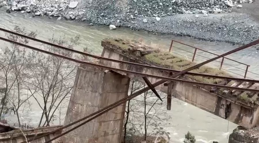 Pas Dragostunjës  një tjetër urë rrezikon shembjen  Situata infrastrukturore kritike