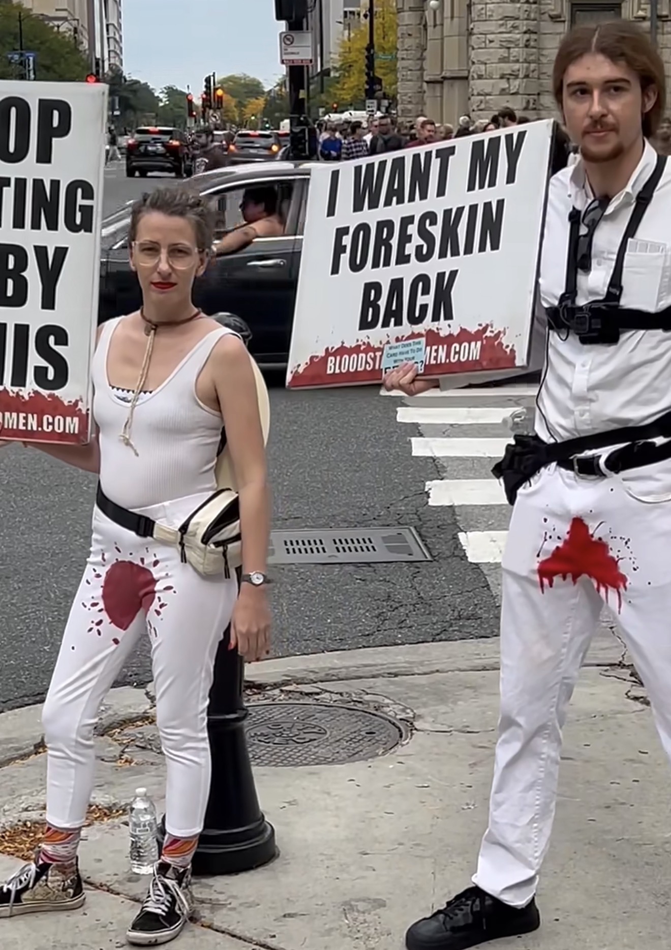 “Synetlliku është krim seksual” aktivistët e shqetësuar protestojnë për të drejtat e meshkujve!