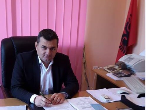 Klement Ndoni i jep 250 MILIONË Lekë Jarit, Fanes dhe Lalës