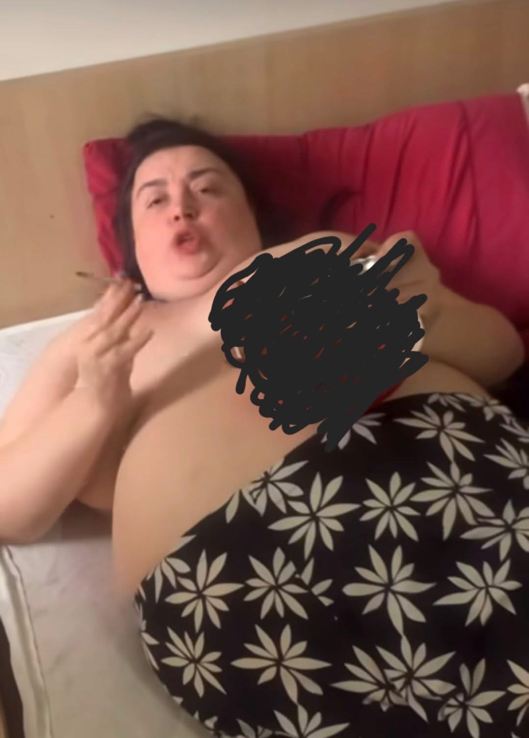 e-filmoi-nudo-kur-erdhi-ambulanca-e-psikiatrise-genardi-uleriti-per-soniden-me-moren-motren