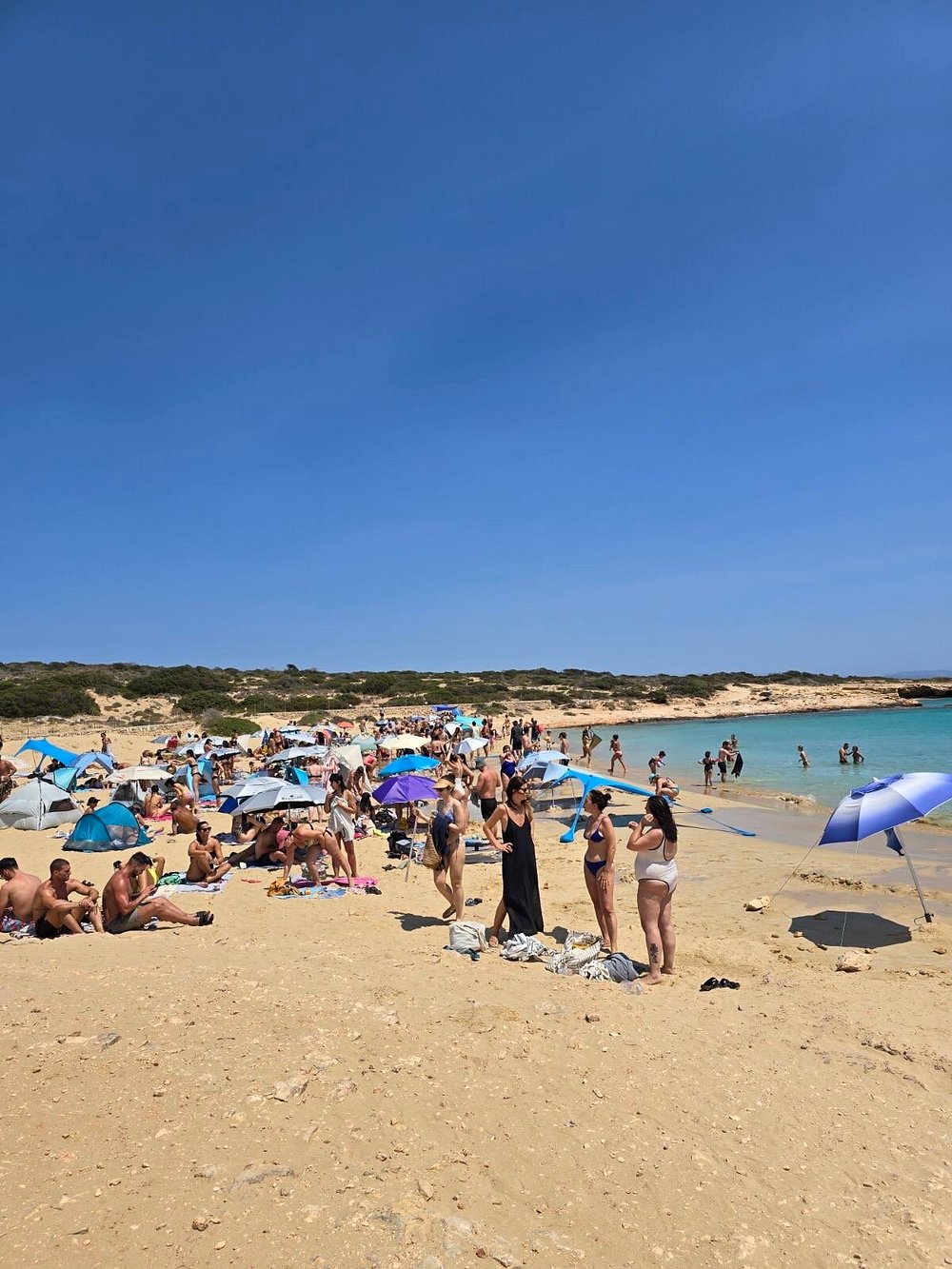 greqia-ndalon-shezlonget-ne-plazhet-e-mbrojtura-ne-shqiperi-behen-resorte