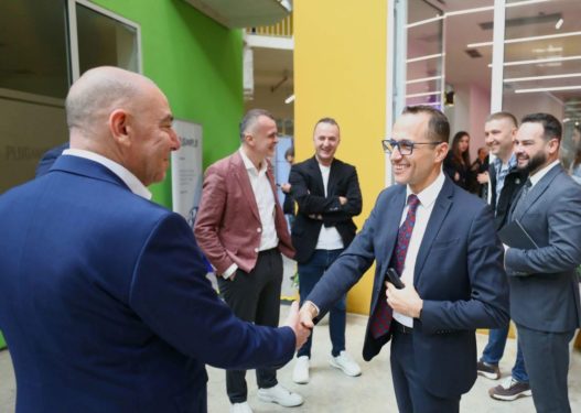 Goja vesh më vesh pasi i dha 1.2 MILIARDË LEKË, Ermal Beqiri feston emërimin e Igli Tafës tek AKSHI