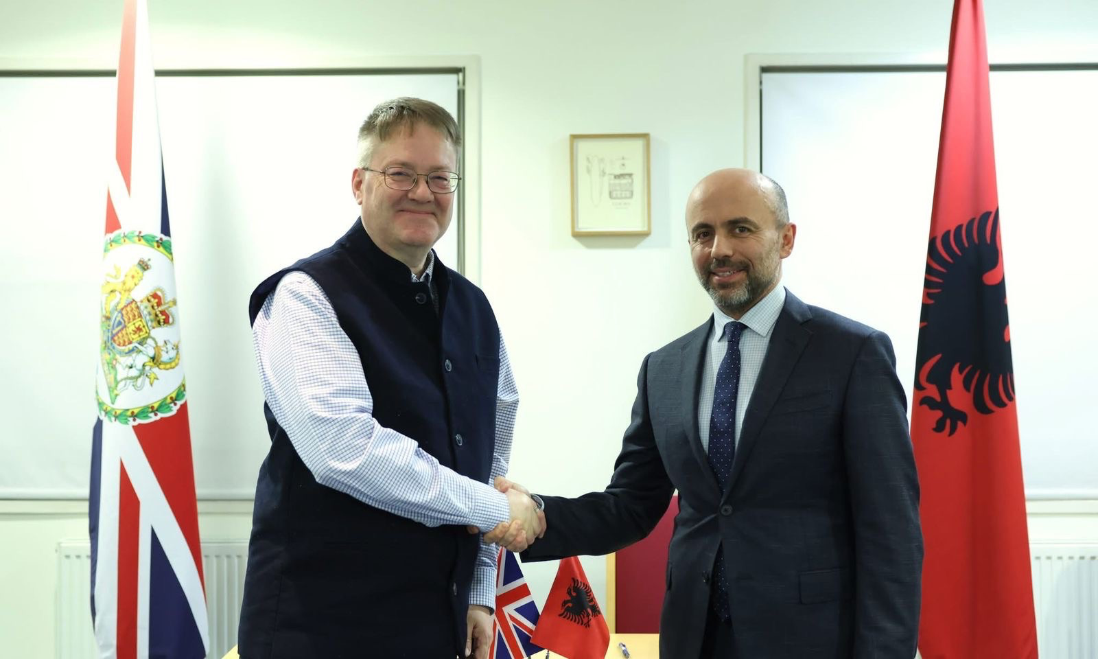 Sa mijë € e ka blerë ambasadorin britanik oligarku Klodian Allajbeu