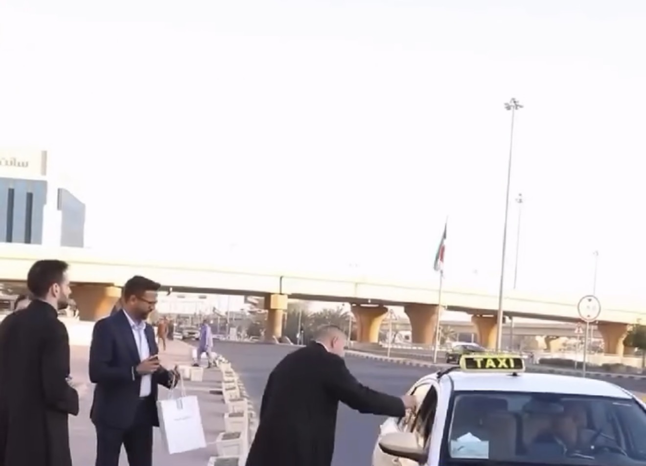 Kisha Katolike në Kuvajt u shpërndan vakte iftari besimtarëve myslimanë për Ramazanit