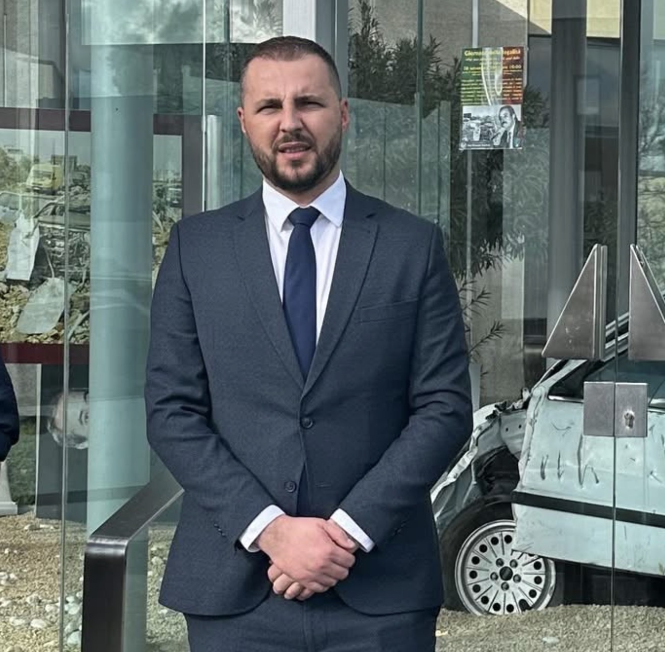 Çfarë halli ka Klevis Qose? Ku i gjen paratë Drejtori i Burgjeve që paguan mediat për shkrime PR të vetes?!