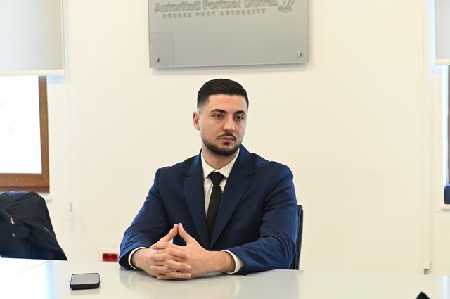 Sapo ka dalë nga bankat e shkollës  24 vjeçari emërohet zv drejtor i Portit Durrës