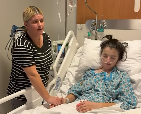 17-vjeçarja në luftë me vdekjen, nëna apel prekës shqiptarëve: Më ndihmoni ta shpëtoj vajzën!