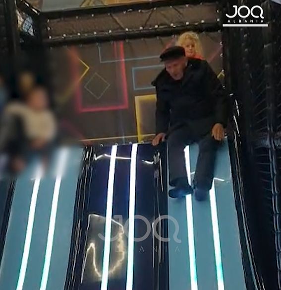  Heroi i muajit të dashurisë   gjyshi që u bë fëmijë për të gëzuar mbesën e tij