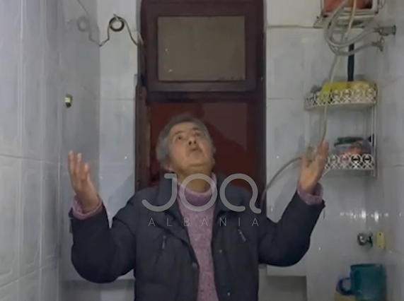 “Kam frikë të fle në shtëpinë time… Tavani po më bie në kokë! Jetoj e vetme!”