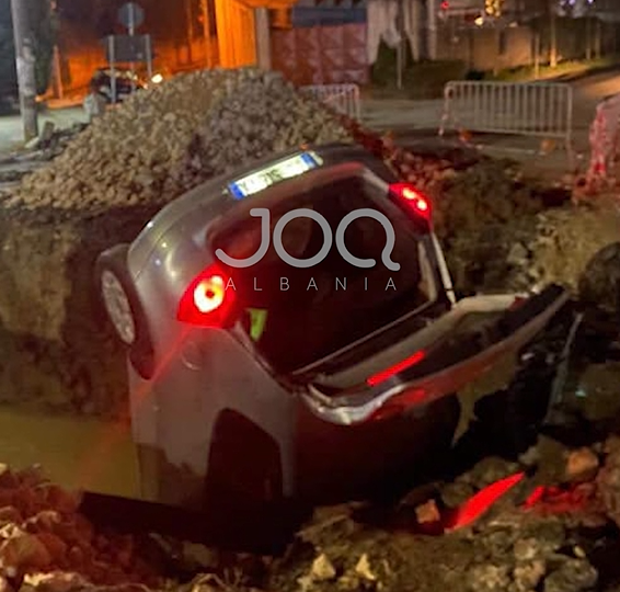 “Pa asnjë sinjalistikë”, makina përfundon në kanal në Vaqarr