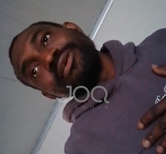 “Pronarët duan të më dëbojnë”, drama e djalit nigerian: Më lini të punoj, e dua Shqipërinë!