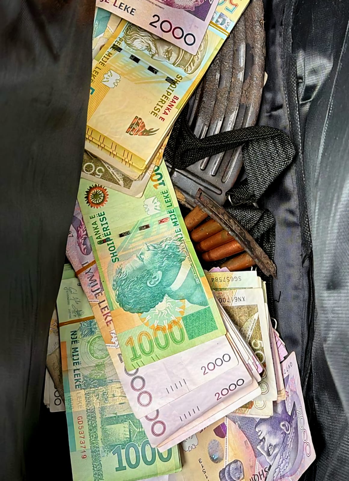 Fusha ka arritur te marre nje sasi parash vetem tek njera prej arkava të FiBank